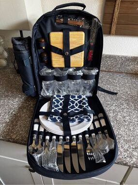 Picnic at Ascot Deluxe 4 Person Picnic Backpack Set